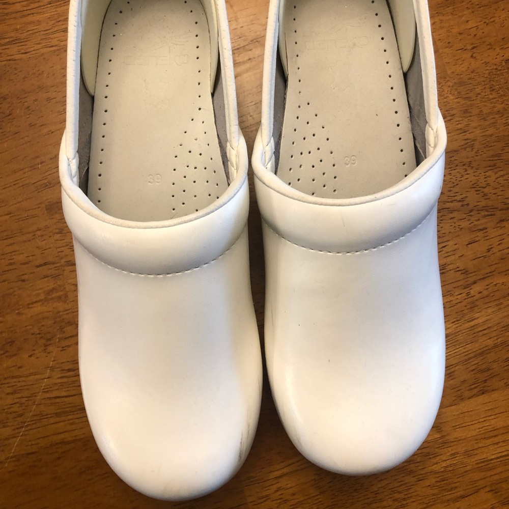 White dansko clogs